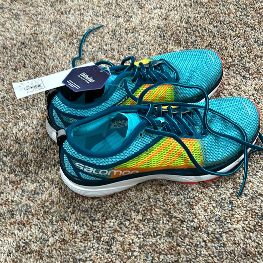 Women’s Salomon Sonic RA shoes Size 9
